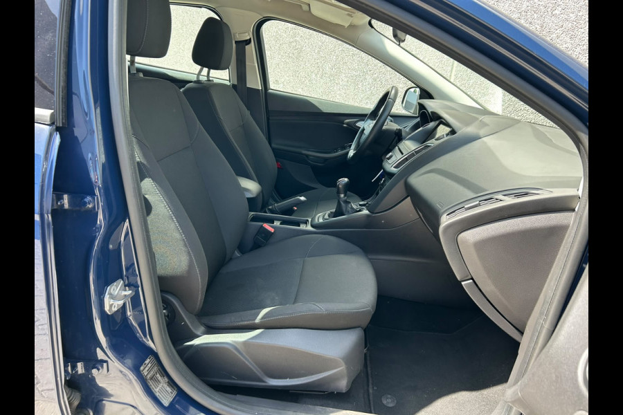 Ford Focus 1.0 Lease Edition | TREKHAAK | NAVI | BLUETOOTH | CC | PDC | APK T/M 6-8-2027 | AFLEVERBEURT | COMPLEET ONDERHOUDEN