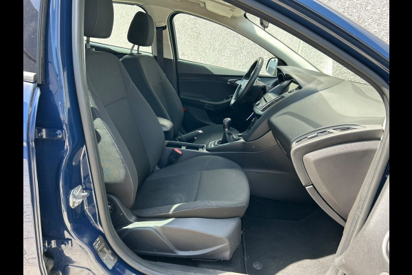 Ford Focus 1.0 Lease Edition | TREKHAAK | NAVI | BLUETOOTH | CC | PDC | APK T/M 6-8-2027 | AFLEVERBEURT | COMPLEET ONDERHOUDEN