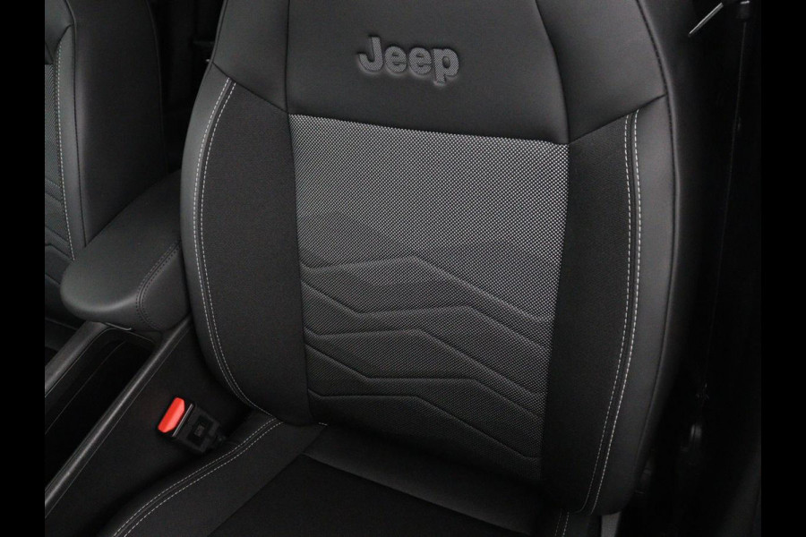 Jeep Avenger Longitude 54 kWh | SOH 97,5% | Adaptive cruise | Carplay | Camera | Full LED | Climate control | Parkeerhulp | Bluetooth | Side Assist | Digital Cockpit