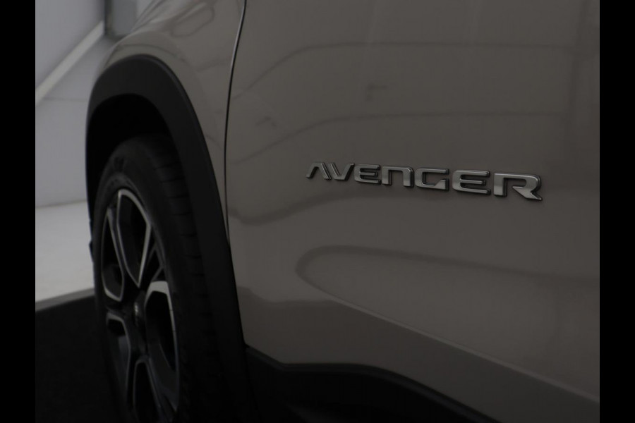 Jeep Avenger Longitude 54 kWh | SOH 97,5% | Adaptive cruise | Carplay | Camera | Full LED | Climate control | Parkeerhulp | Bluetooth | Side Assist | Digital Cockpit