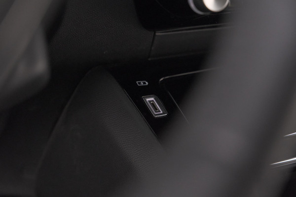 Peugeot e-208 EV Allure 50 kWh | 97,3% SOH | 11 KW Laadfunctie | Adaptieve Cruise Control |  Parkeersensoren | Apple Carplay