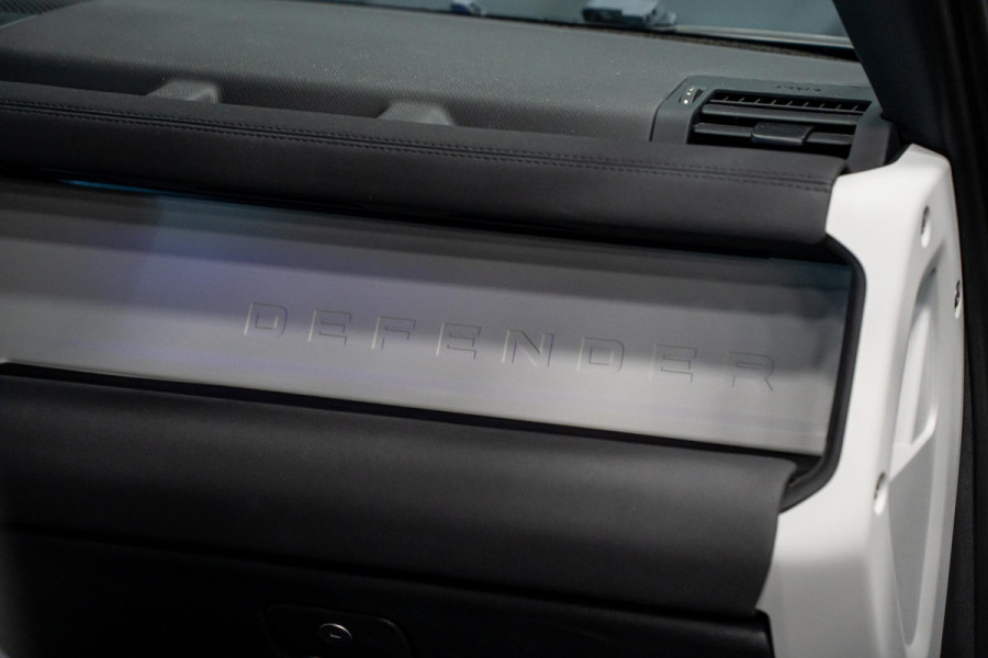 Land Rover Defender 110 2.0 P400e 110 XS Edition *Luchtvering / Meridian / Surround-view / Keyless / Memory / Winter-pakket*