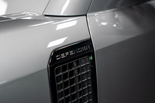 Land Rover Defender 110 2.0 P400e 110 XS Edition *Luchtvering / Meridian / Surround-view / Keyless / Memory / Winter-pakket*