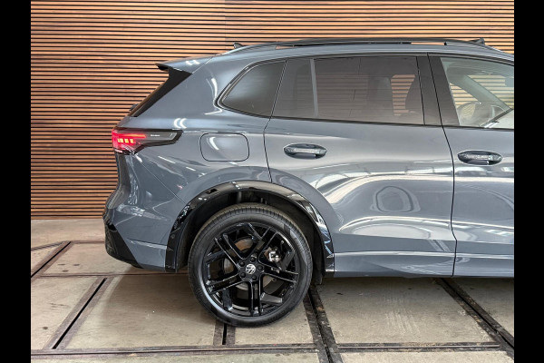 Volkswagen Tiguan 1.5 eTSI R-Line Edition | Verlengde fabrieks garantie tot 2030 | IQ.Light HD | Pano | Trekhaak | ErgoActive