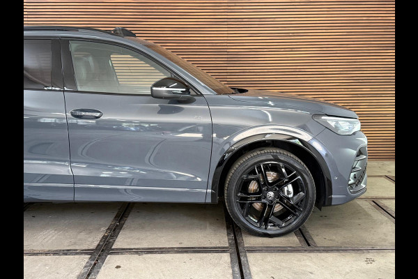 Volkswagen Tiguan 1.5 eTSI R-Line Edition | Verlengde fabrieks garantie tot 2030 | IQ.Light HD | Pano | Trekhaak | ErgoActive