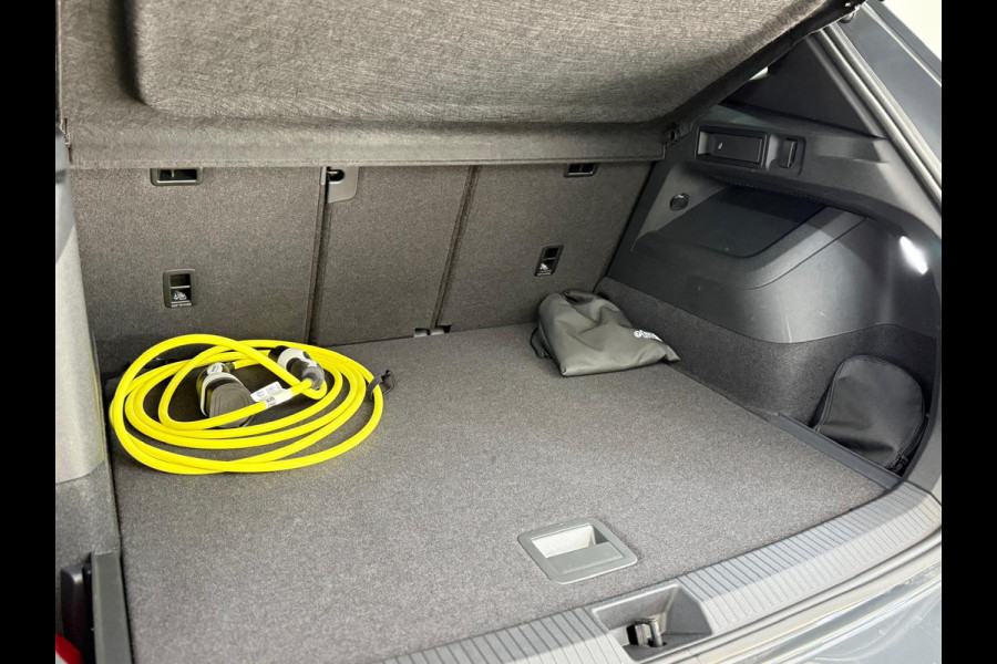 Volkswagen Tiguan 1.5 eTSI R-Line Edition | Verlengde fabrieks garantie tot 2030 | IQ.Light HD | Pano | Trekhaak | ErgoActive
