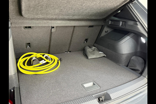 Volkswagen Tiguan 1.5 eTSI R-Line Edition | Verlengde fabrieks garantie tot 2030 | IQ.Light HD | Pano | Trekhaak | ErgoActive