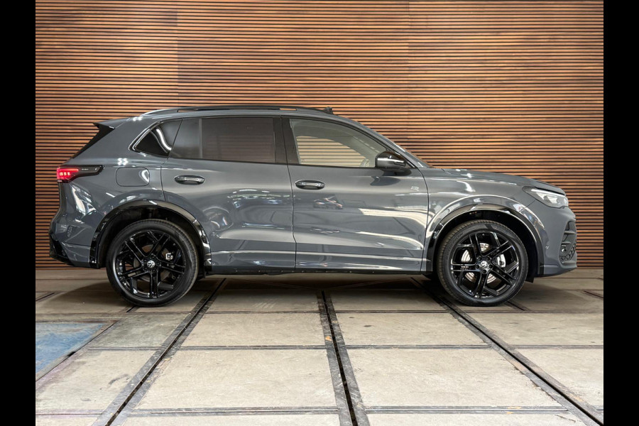 Volkswagen Tiguan 1.5 eTSI R-Line Edition | Verlengde fabrieks garantie tot 2030 | IQ.Light HD | Pano | Trekhaak | ErgoActive