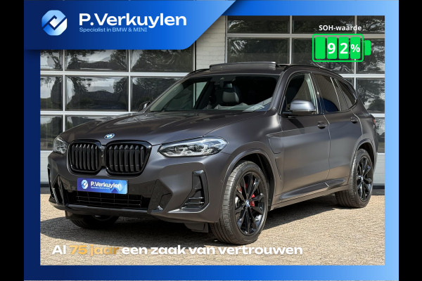 BMW X3 xDrive30e M SPORT | SPORTREMMEN ROOD | PANORAMA | 360 CAMERA | HEAD UP | ADAPTIEF ONDERSTEL |