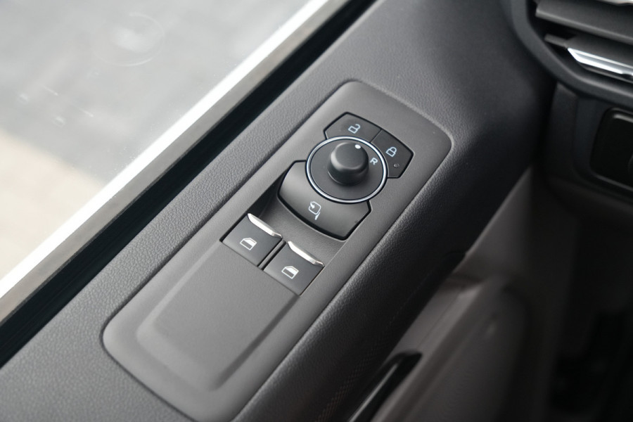 Ford E-Transit Custom 320 L2H1 Limited 71 kWh 218pk - LED - Carplay - Stoelverwarming - Keyless - Cruise - Rijklaar