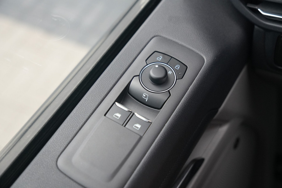 Ford E-Transit Custom 320 L2H1 Limited 71 kWh 218pk - Trekhaak - ACC - B&O - Navi - Stoel/Stuurverwarming - 360 Camera - Blindspot - Rijklaar