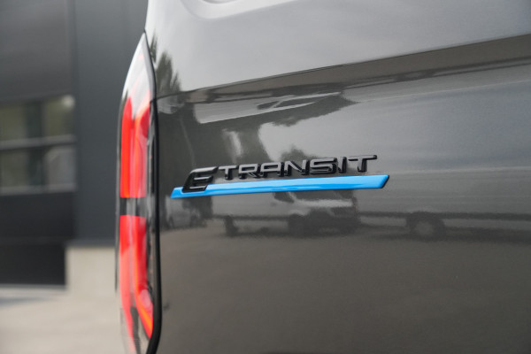 Ford E-Transit Custom 320 L2H1 Limited 71 kWh 218pk - Trekhaak - ACC - B&O - Navi - Stoel/Stuurverwarming - 360 Camera - Blindspot - Rijklaar