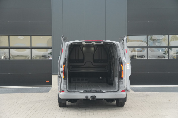 Ford E-Transit Custom 320 L2H1 Limited 71 kWh 218pk - Trekhaak - ACC - B&O - Navi - Stoel/Stuurverwarming - 360 Camera - Blindspot - Rijklaar