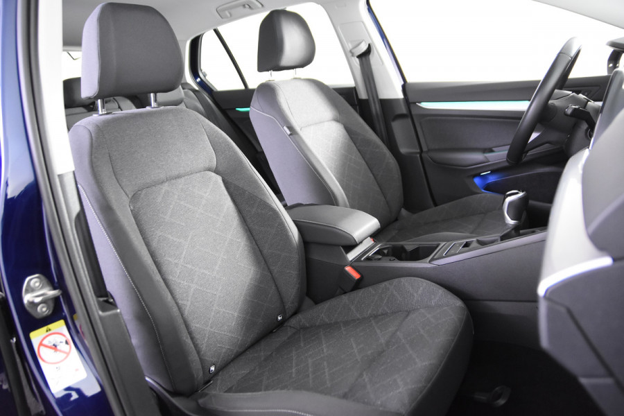 Volkswagen Golf VIII Life *1ste Eigenaar*Navigatie*Camera*Carplay*
