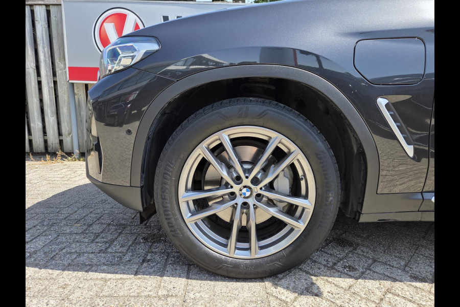 BMW X3 xDrive30e 19"/Trekhaak/Leder + memory/Adaptieve cruise/Keyless/Dodehoek/Head-up/360 camera/HiFi/LED/Sfeerverlichting
