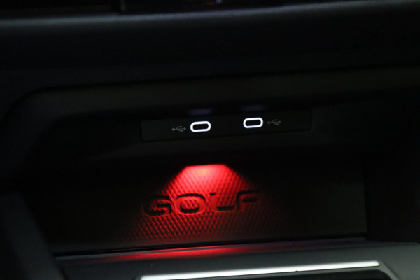 Volkswagen Golf 2.0 TSI GTI CLUBSPORT/NURBURGRING/PANO/IQ-LIGHT/HUD/MEMORY/VOLL
