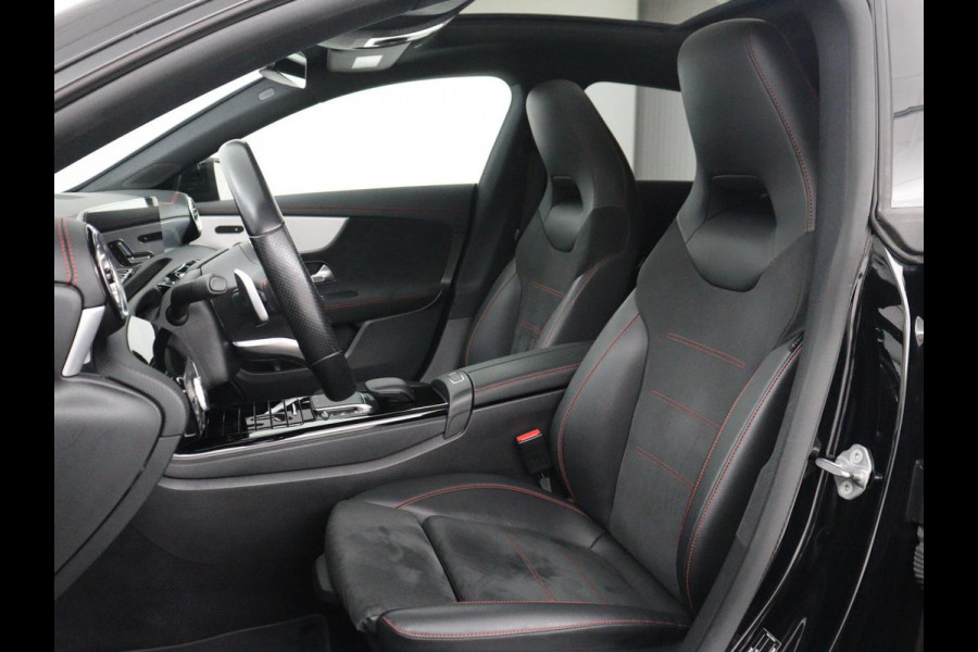 Mercedes-Benz CLA-Klasse Shooting Brake 180 Business Solution AMG | Panoramadak | Stoelverwarming | Memory | Sfeerverlichting | Matrix LED | Leder/Alcantara | Side Assist | Widescreen | Navigatie | Camera | Climate control
