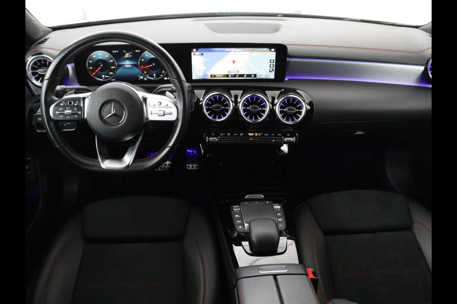 Mercedes-Benz CLA-Klasse Shooting Brake 180 Business Solution AMG | Panoramadak | Stoelverwarming | Memory | Sfeerverlichting | Matrix LED | Leder/Alcantara | Side Assist | Widescreen | Navigatie | Camera | Climate control