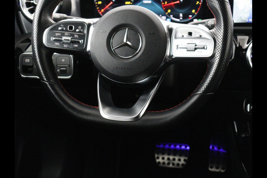 Mercedes-Benz CLA-Klasse Shooting Brake 180 Business Solution AMG | Panoramadak | Stoelverwarming | Memory | Sfeerverlichting | Matrix LED | Leder/Alcantara | Side Assist | Widescreen | Navigatie | Camera | Climate control