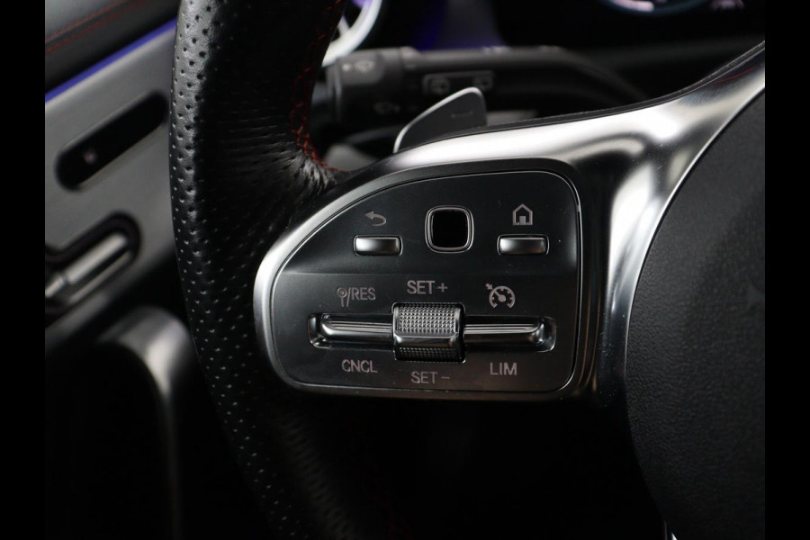 Mercedes-Benz CLA-Klasse Shooting Brake 180 Business Solution AMG | Panoramadak | Stoelverwarming | Memory | Sfeerverlichting | Matrix LED | Leder/Alcantara | Side Assist | Widescreen | Navigatie | Camera | Climate control