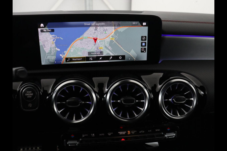 Mercedes-Benz CLA-Klasse Shooting Brake 180 Business Solution AMG | Panoramadak | Stoelverwarming | Memory | Sfeerverlichting | Matrix LED | Leder/Alcantara | Side Assist | Widescreen | Navigatie | Camera | Climate control