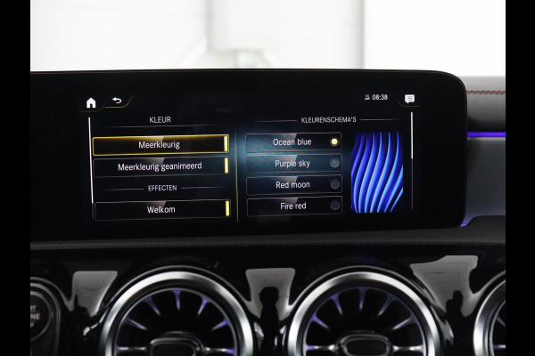 Mercedes-Benz CLA-Klasse Shooting Brake 180 Business Solution AMG | Panoramadak | Stoelverwarming | Memory | Sfeerverlichting | Matrix LED | Leder/Alcantara | Side Assist | Widescreen | Navigatie | Camera | Climate control