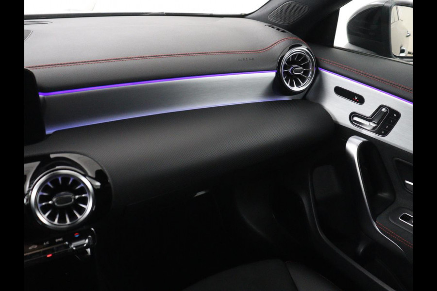 Mercedes-Benz CLA-Klasse Shooting Brake 180 Business Solution AMG | Panoramadak | Stoelverwarming | Memory | Sfeerverlichting | Matrix LED | Leder/Alcantara | Side Assist | Widescreen | Navigatie | Camera | Climate control