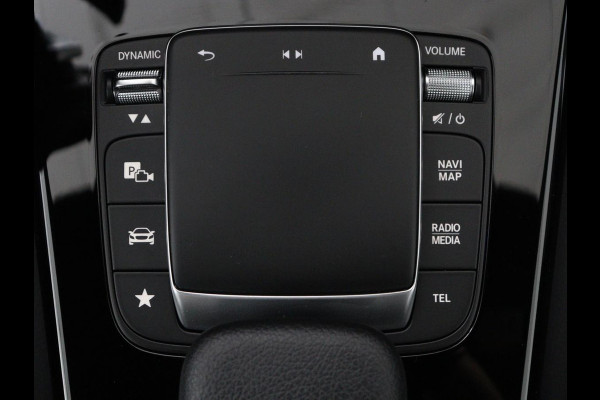 Mercedes-Benz CLA-Klasse Shooting Brake 180 Business Solution AMG | Panoramadak | Stoelverwarming | Memory | Sfeerverlichting | Matrix LED | Leder/Alcantara | Side Assist | Widescreen | Navigatie | Camera | Climate control