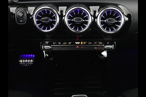 Mercedes-Benz CLA-Klasse Shooting Brake 180 Business Solution AMG | Panoramadak | Stoelverwarming | Memory | Sfeerverlichting | Matrix LED | Leder/Alcantara | Side Assist | Widescreen | Navigatie | Camera | Climate control