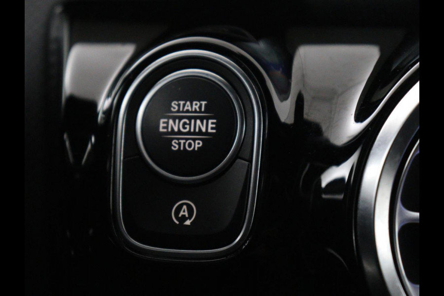 Mercedes-Benz CLA-Klasse Shooting Brake 180 Business Solution AMG | Panoramadak | Stoelverwarming | Memory | Sfeerverlichting | Matrix LED | Leder/Alcantara | Side Assist | Widescreen | Navigatie | Camera | Climate control
