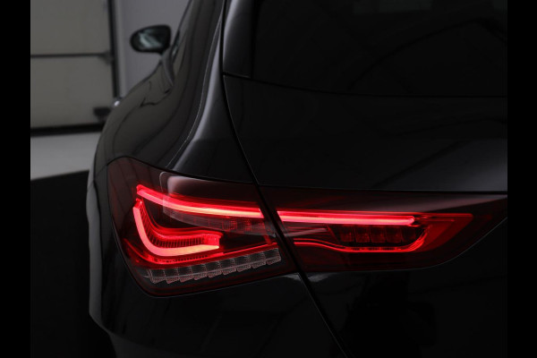 Mercedes-Benz CLA-Klasse Shooting Brake 180 Business Solution AMG | Panoramadak | Stoelverwarming | Memory | Sfeerverlichting | Matrix LED | Leder/Alcantara | Side Assist | Widescreen | Navigatie | Camera | Climate control
