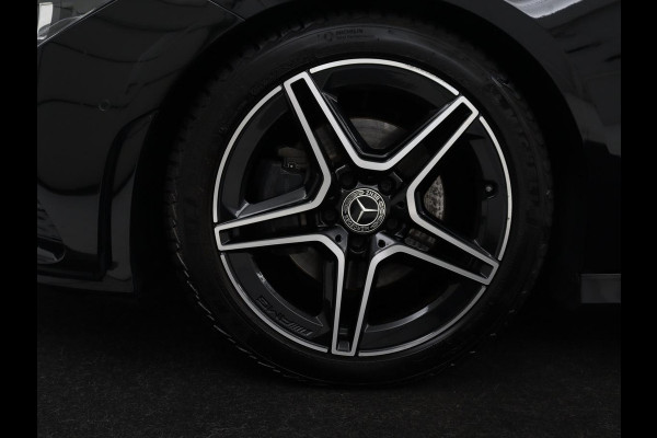 Mercedes-Benz CLA-Klasse Shooting Brake 180 Business Solution AMG | Panoramadak | Stoelverwarming | Memory | Sfeerverlichting | Matrix LED | Leder/Alcantara | Side Assist | Widescreen | Navigatie | Camera | Climate control