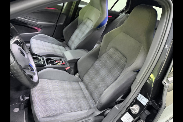 Volkswagen Golf 1.4 eHybrid GTE SFEERVERL/IQ-LICHT/NAVI/DAB/CARPLAY/V-COCKPIT/H-UP///