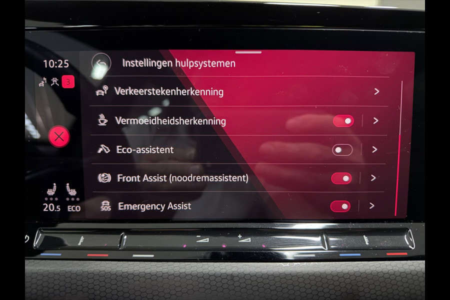 Volkswagen Golf 1.4 eHybrid GTE SFEERVERL/IQ-LICHT/NAVI/DAB/CARPLAY/V-COCKPIT/H-UP///