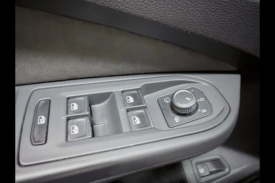 Volkswagen Golf 1.4 eHybrid GTE SFEERVERL/IQ-LICHT/NAVI/DAB/CARPLAY/V-COCKPIT/H-UP///