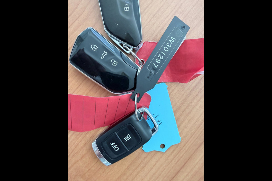 Volkswagen Golf 1.4 eHybrid GTE SFEERVERL/IQ-LICHT/NAVI/DAB/CARPLAY/V-COCKPIT/H-UP///