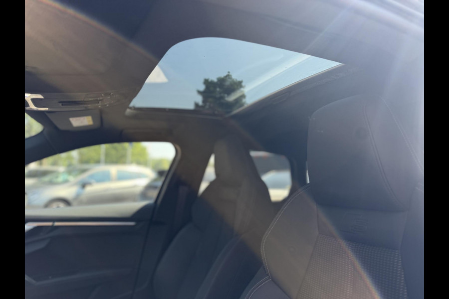Audi A3 Sportback 45 TFSI e S edition Competition 245 PK PHEV | VAN € 34.900,- VOOR € 32.877,- | UW WK-VOORDEEL: € 2.023,- | S-LINE INTERIEUR & EXTERIEUR | PANORAMADAK | KEYLESS GO & START | BLACK OPTIC PAKKET | STOELVERWARMING | AUDI DEALER ONDERHOUDEN |