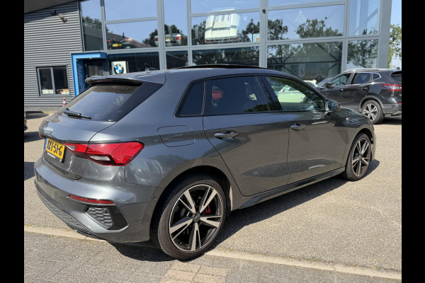 Audi A3 Sportback 45 TFSI e S edition Competition 245 PK PHEV | VAN € 34.900,- VOOR € 32.877,- | UW WK-VOORDEEL: € 2.023,- | S-LINE INTERIEUR & EXTERIEUR | PANORAMADAK | KEYLESS GO & START | BLACK OPTIC PAKKET | STOELVERWARMING | AUDI DEALER ONDERHOUDEN |
