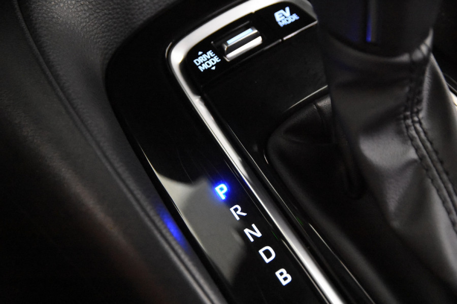 Toyota Corolla Touring Sports 1.8 Hybrid Dynamic *1ste Eigenaar*Navigatie*Stoelverwarming*