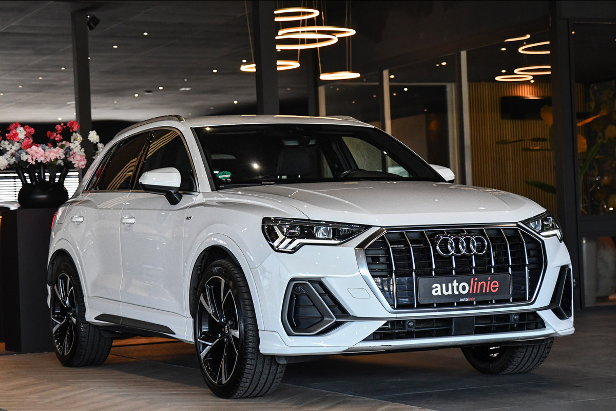 Audi Q3 35 TFSI 3x S-line. ACC, Camera, Matrix, Dodehoek, Stoelverw!