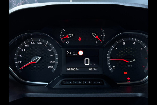 Peugeot Rifter 1.2 Puretech GT-Line | Trekhaak | 5-Persoons | Keyless | Climate Control | Parkeersensoren | Navigatie |