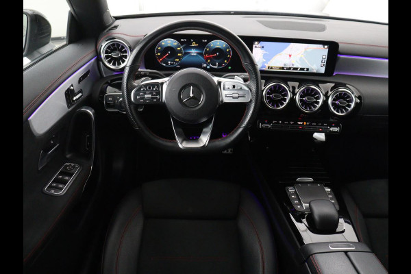Mercedes-Benz CLA-Klasse Shooting Brake 180 Business Solution AMG | Panoramadak | Stoelverwarming | Memory | Sfeerverlichting | Matrix LED | Leder/Alcantara | Side Assist | Widescreen | Navigatie | Camera | Climate control