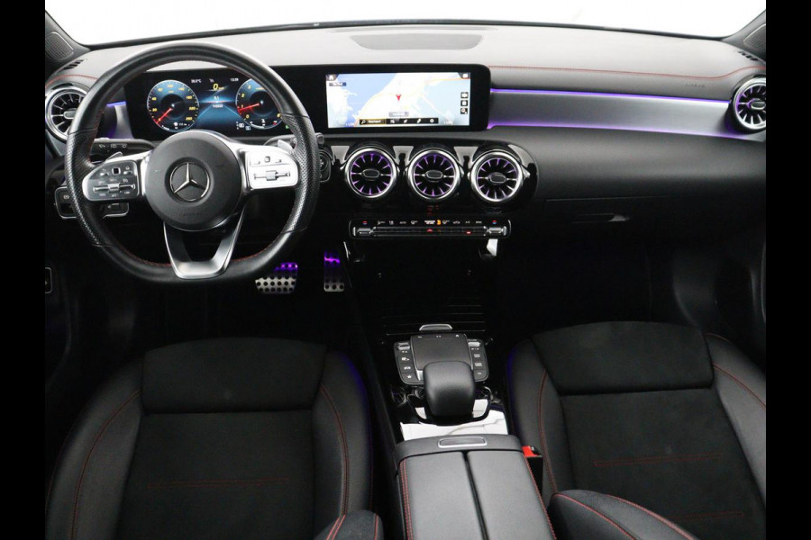 Mercedes-Benz CLA-Klasse Shooting Brake 180 Business Solution AMG | Panoramadak | Stoelverwarming | Memory | Sfeerverlichting | Matrix LED | Leder/Alcantara | Side Assist | Widescreen | Navigatie | Camera | Climate control
