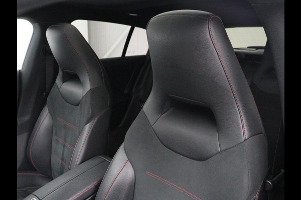 Mercedes-Benz CLA-Klasse Shooting Brake 180 Business Solution AMG | Panoramadak | Stoelverwarming | Memory | Sfeerverlichting | Matrix LED | Leder/Alcantara | Side Assist | Widescreen | Navigatie | Camera | Climate control