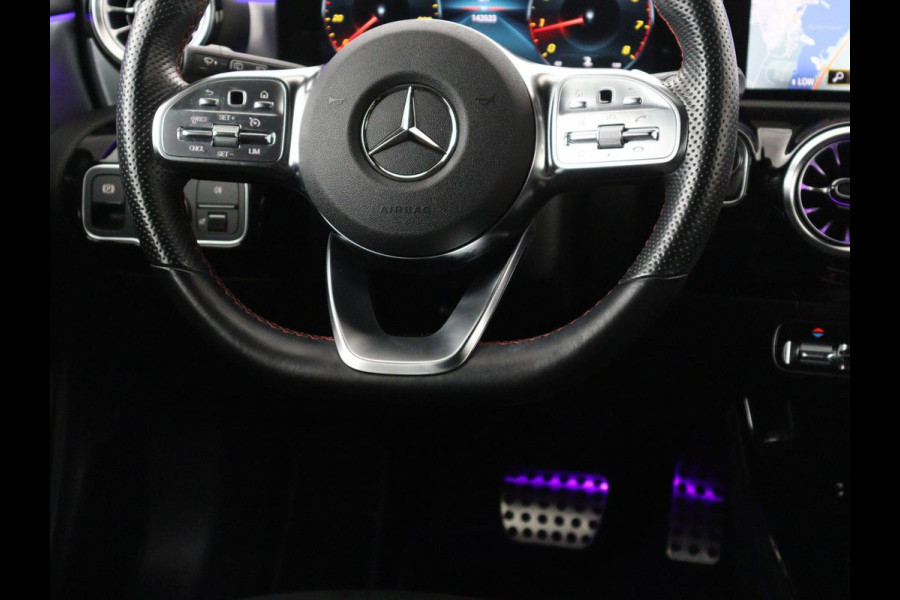 Mercedes-Benz CLA-Klasse Shooting Brake 180 Business Solution AMG | Panoramadak | Stoelverwarming | Memory | Sfeerverlichting | Matrix LED | Leder/Alcantara | Side Assist | Widescreen | Navigatie | Camera | Climate control