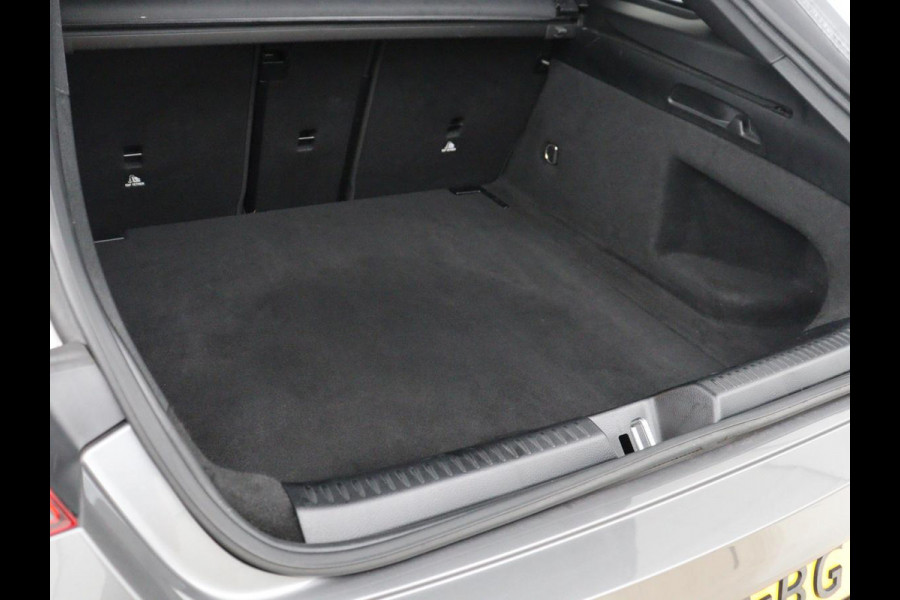 Mercedes-Benz CLA-Klasse Shooting Brake 180 Business Solution AMG | Panoramadak | Stoelverwarming | Memory | Sfeerverlichting | Matrix LED | Leder/Alcantara | Side Assist | Widescreen | Navigatie | Camera | Climate control