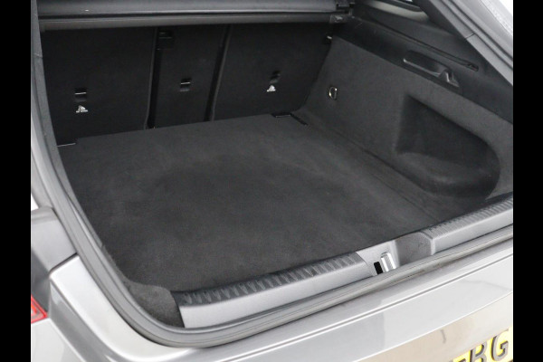 Mercedes-Benz CLA-Klasse Shooting Brake 180 Business Solution AMG | Panoramadak | Stoelverwarming | Memory | Sfeerverlichting | Matrix LED | Leder/Alcantara | Side Assist | Widescreen | Navigatie | Camera | Climate control