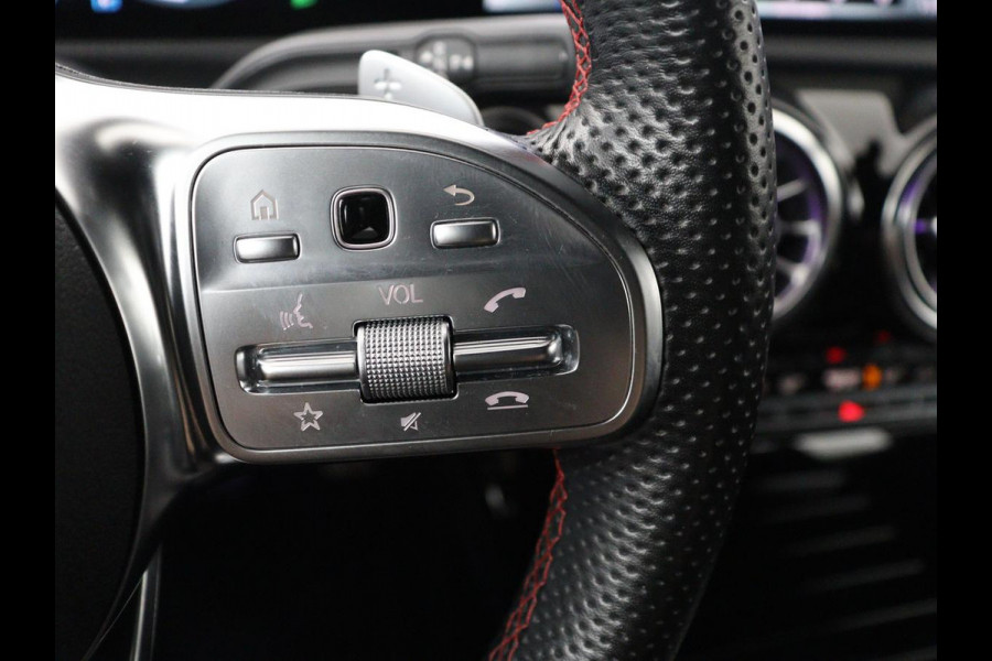 Mercedes-Benz CLA-Klasse Shooting Brake 180 Business Solution AMG | Panoramadak | Stoelverwarming | Memory | Sfeerverlichting | Matrix LED | Leder/Alcantara | Side Assist | Widescreen | Navigatie | Camera | Climate control