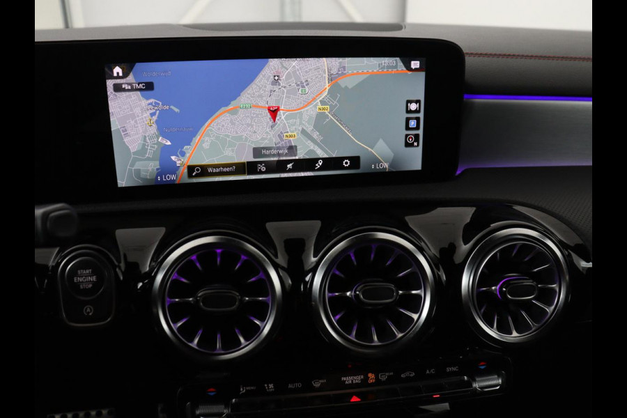 Mercedes-Benz CLA-Klasse Shooting Brake 180 Business Solution AMG | Panoramadak | Stoelverwarming | Memory | Sfeerverlichting | Matrix LED | Leder/Alcantara | Side Assist | Widescreen | Navigatie | Camera | Climate control