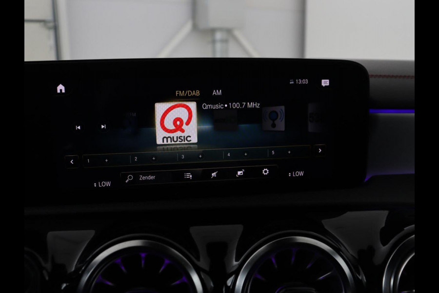 Mercedes-Benz CLA-Klasse Shooting Brake 180 Business Solution AMG | Panoramadak | Stoelverwarming | Memory | Sfeerverlichting | Matrix LED | Leder/Alcantara | Side Assist | Widescreen | Navigatie | Camera | Climate control